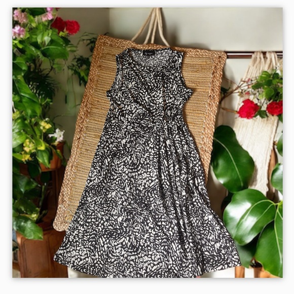 LM Floral Black& Cream Faux Wrap dress -NWOT-Sz M☀️🖤 - Picture 4 of 5